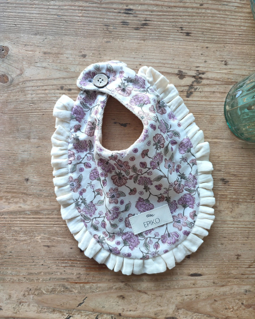 Bavoir bébé fleuri lavande avec volant HIBISCUS