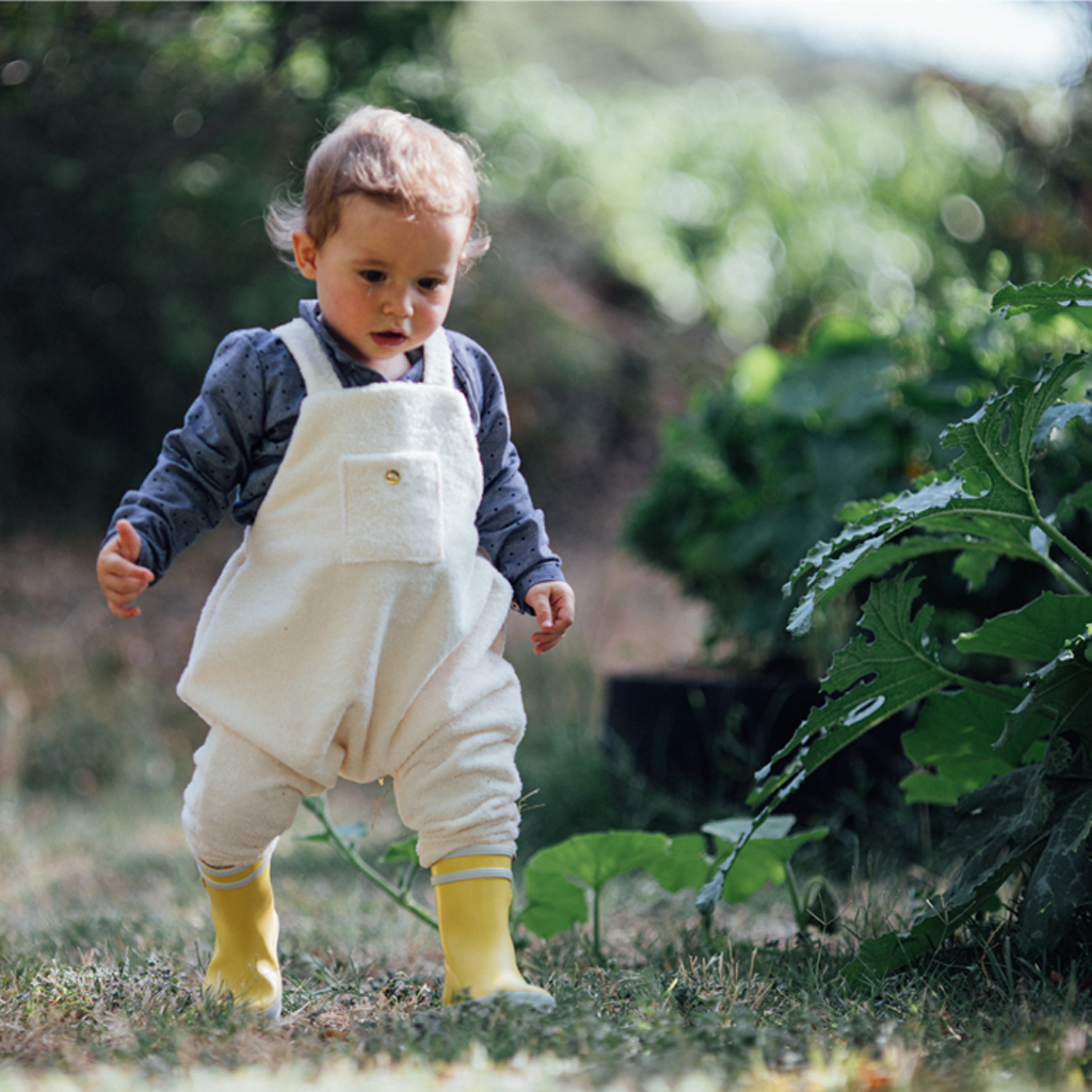 Mode écoresponsable bébé, salopette enfant éponge écru