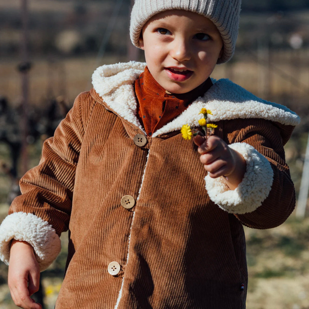 Manteau enfant en velours cotelé camel et sherpa écru. Manteau ethique et ecoresponsable