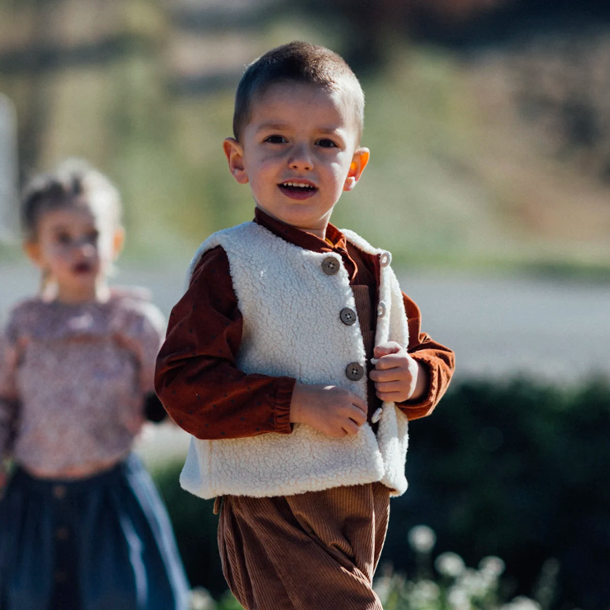 Gilet enfant moumoute reversible sans manche. Sherpa écru Oekotex, velours en coton bio GOTS.