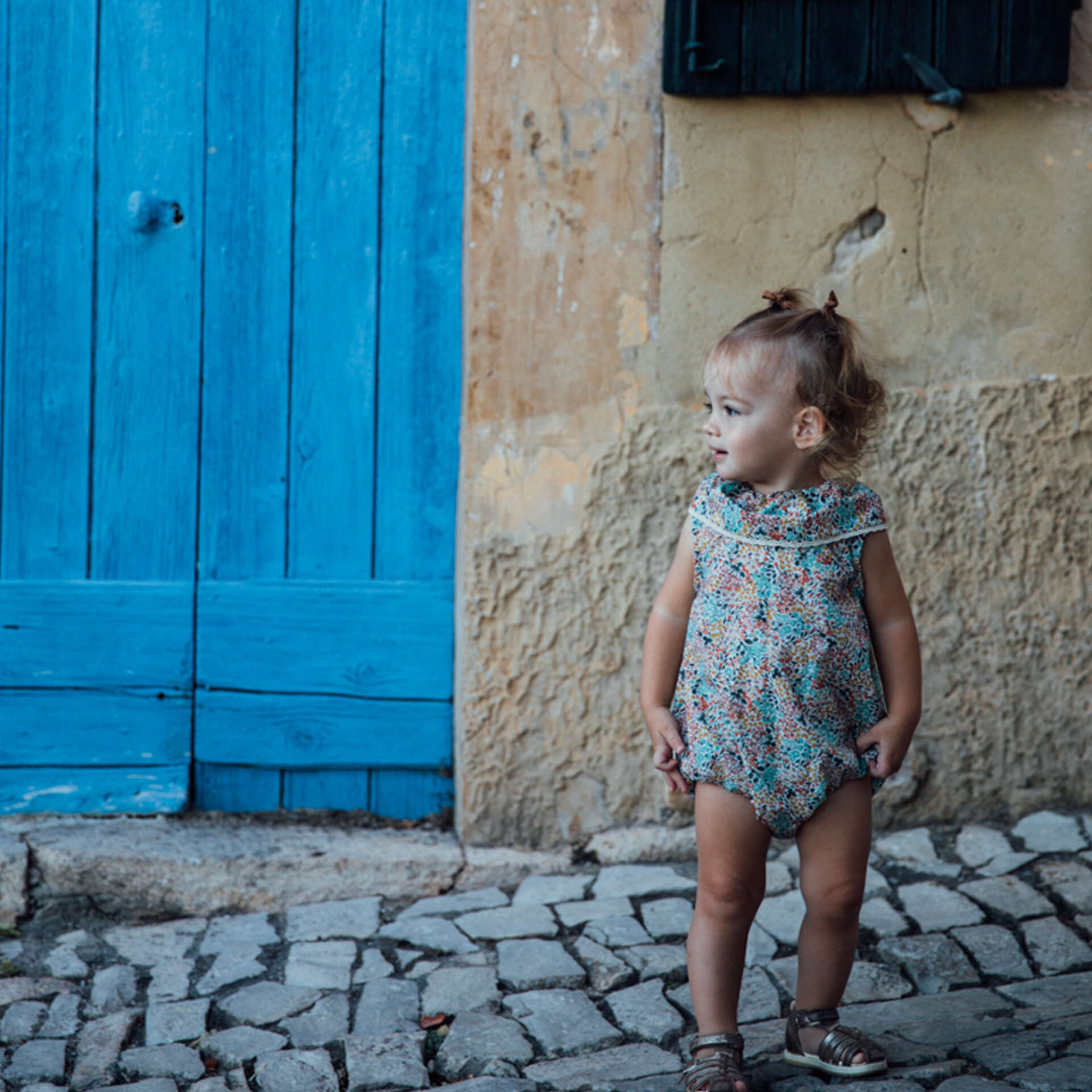 Barboteuse Jonquille assortie à la robe Agave, look bébé cérémonie EPIKO