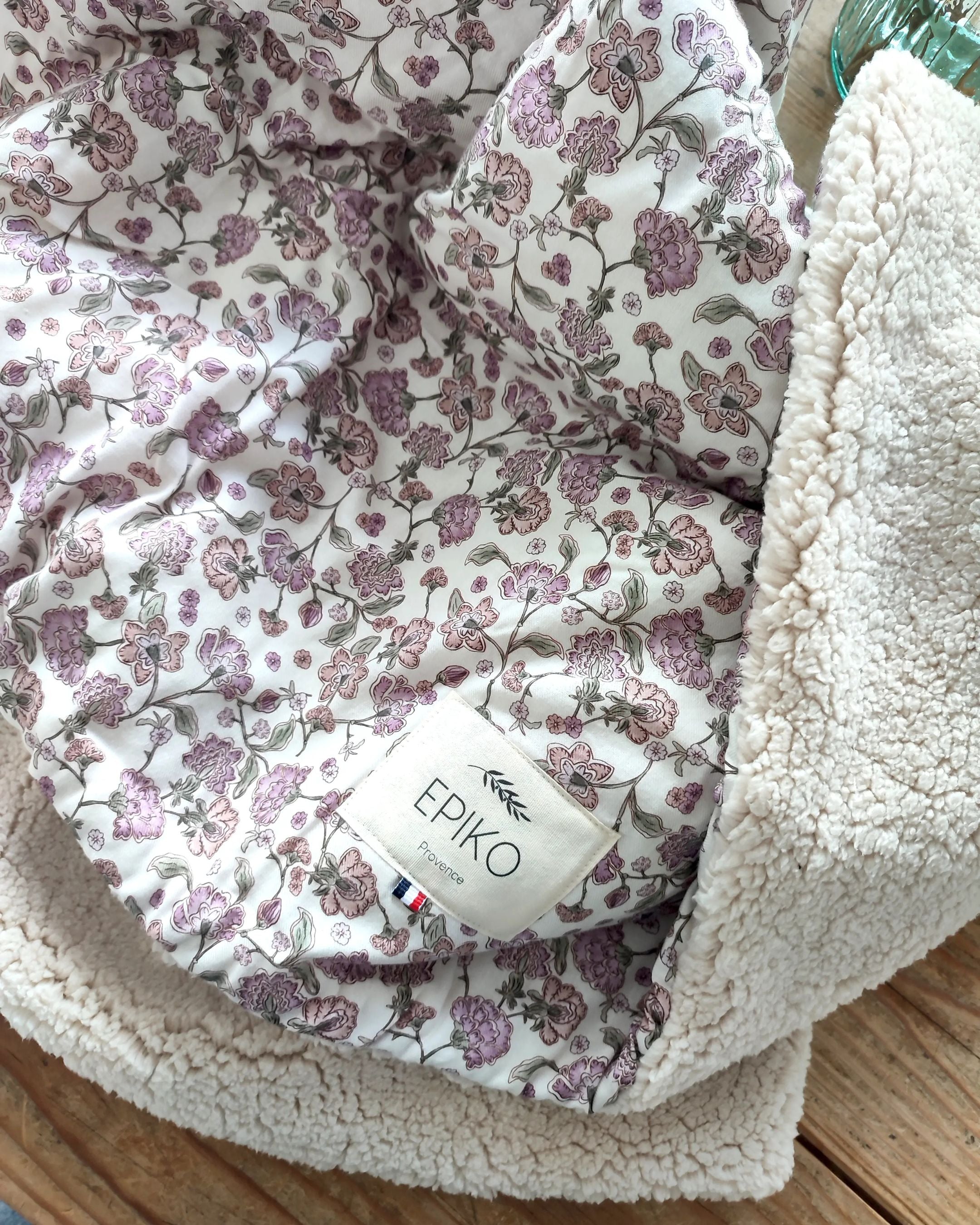 Couverture de naissance pour bébé en tissu fleuri et sherpa écru. 100 cm par 100 cm. Made in France. Coton GOTS