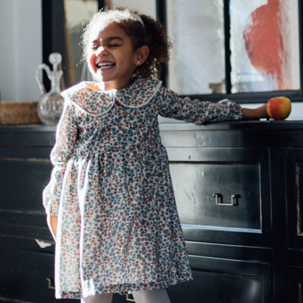 Robe fille fleuri, col claudine détail dentelle, coton bio GOTS. Made in France