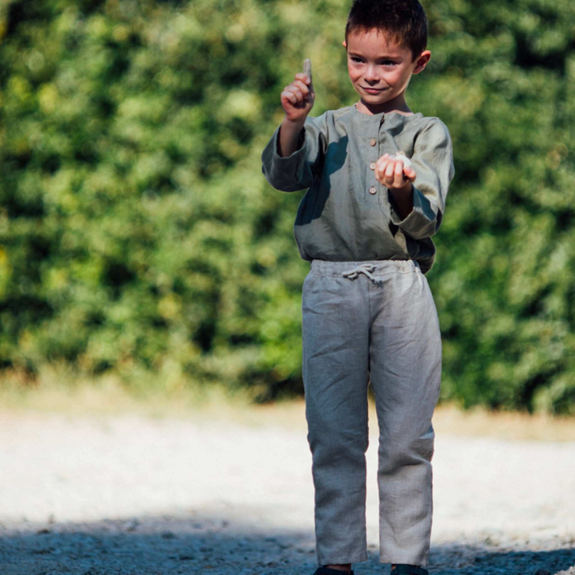 Découvrez le pantalon enfant en lin naturel ARBOUSIER d'Epiko