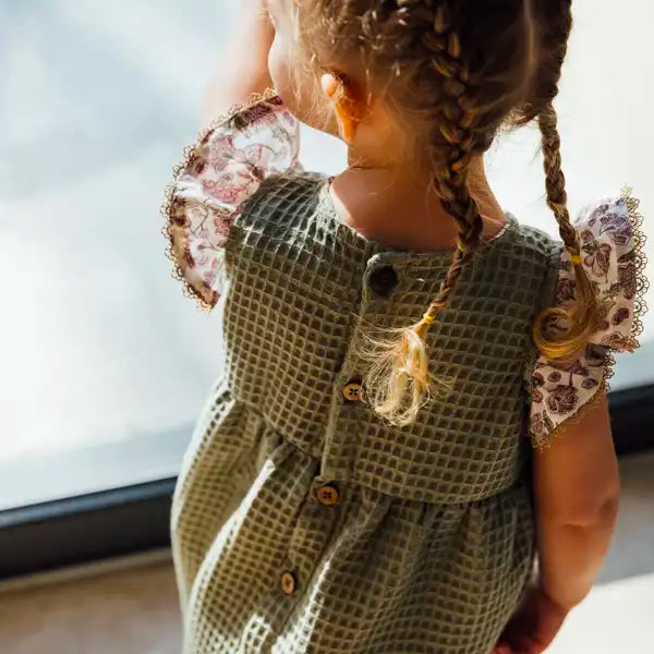 Vêtements bébés écoresponsables Fleurs de Garrigue collection printemps-été 2025, inspirée de la Provence