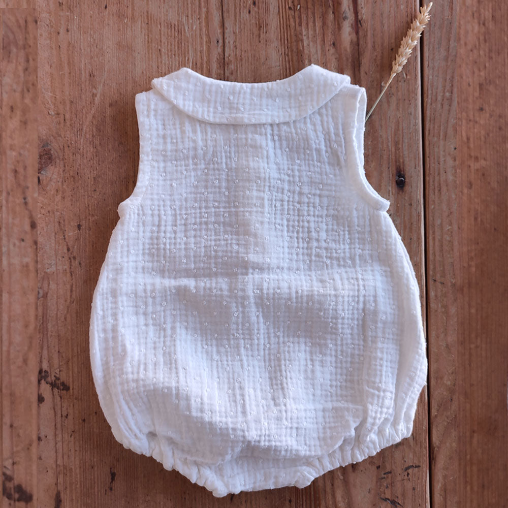 Barboteuse blanche JASMIN, en double gaze de coton plumetis