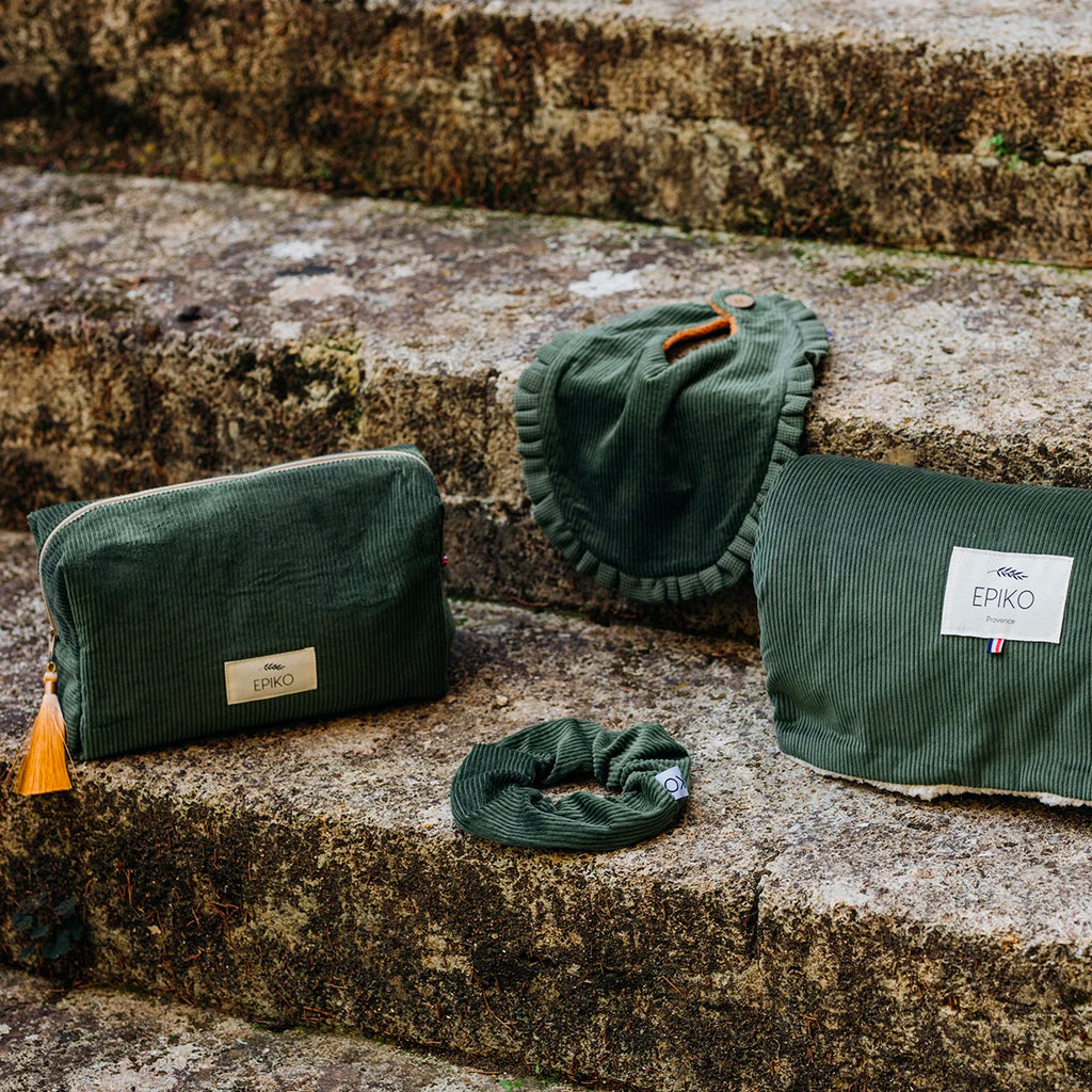 Bavoir bébé velours olive avec volant HIBISCUS