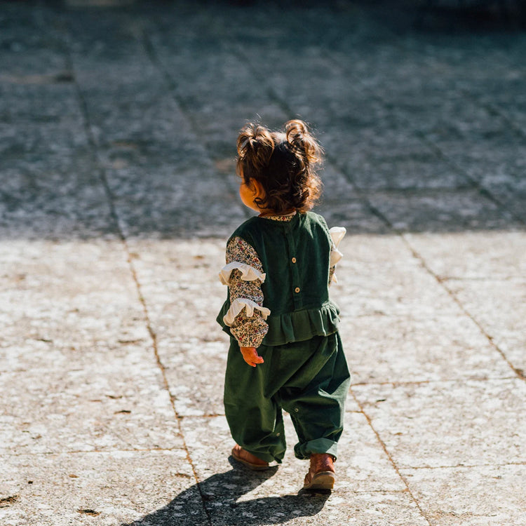 combinaison bébé velours cotelé vert olive. Made in France. Coton bio GOTS