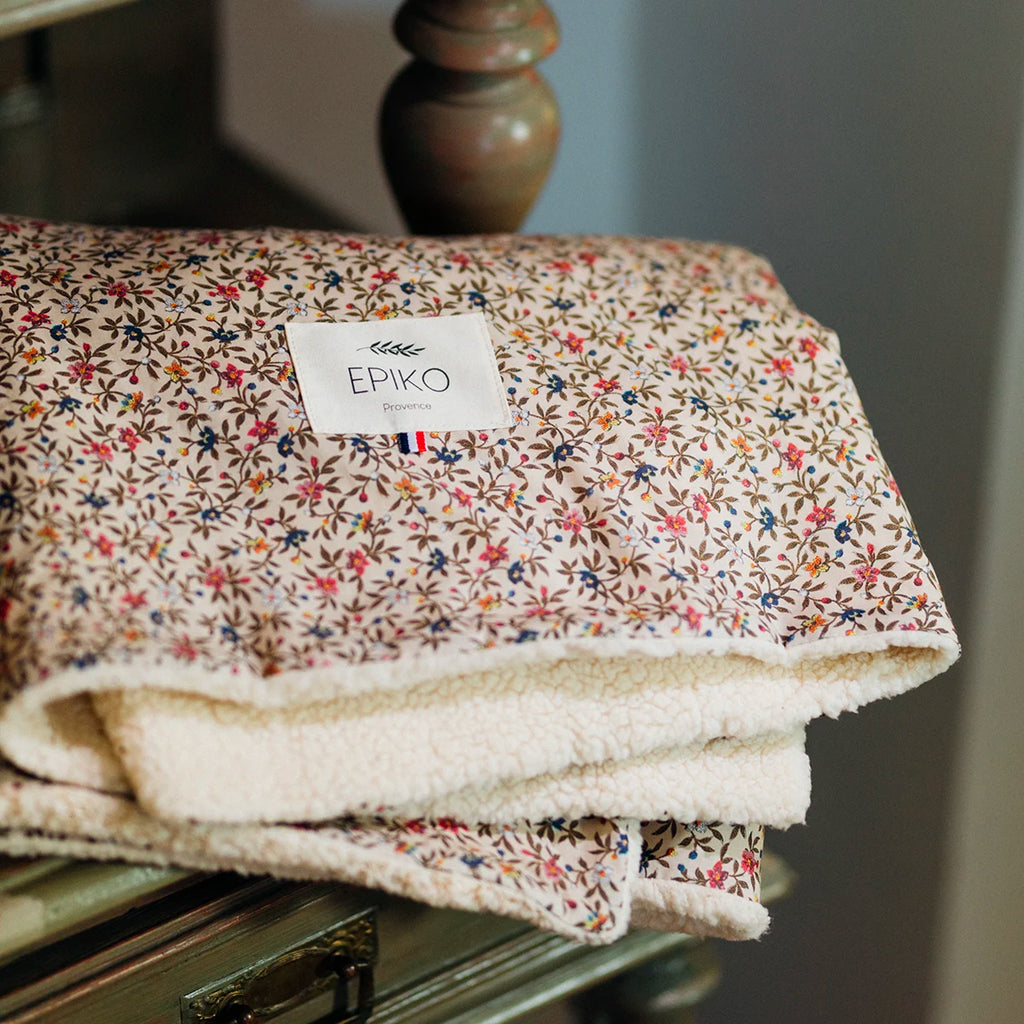 couverture fleuri pour bébé, cadeau de naissance ecoresponsable. Made iN france, coton bio GOTS