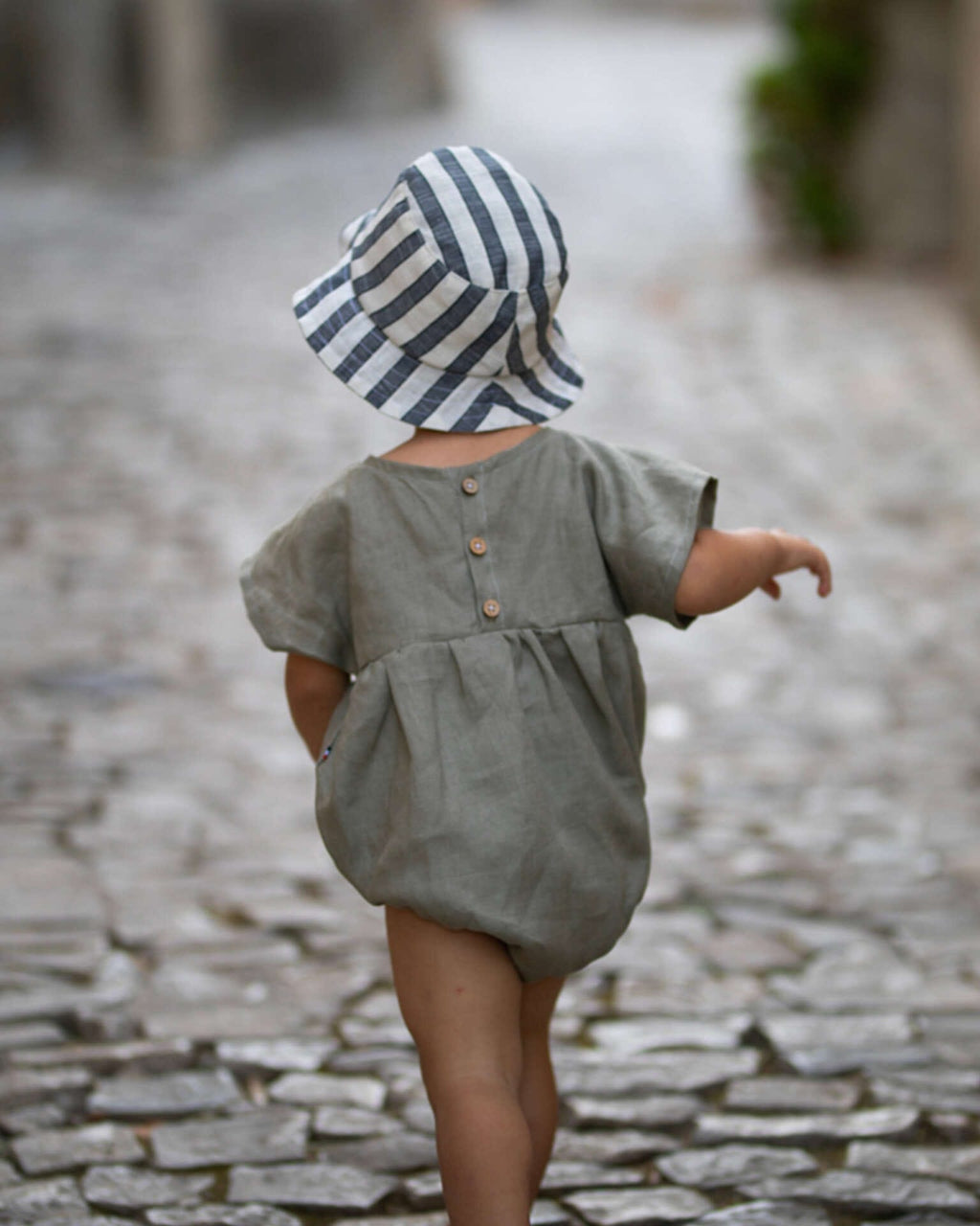 Epiko Barboteuse Barboteuse bébé lin olive JUJUBE Mode durable made in france et europe