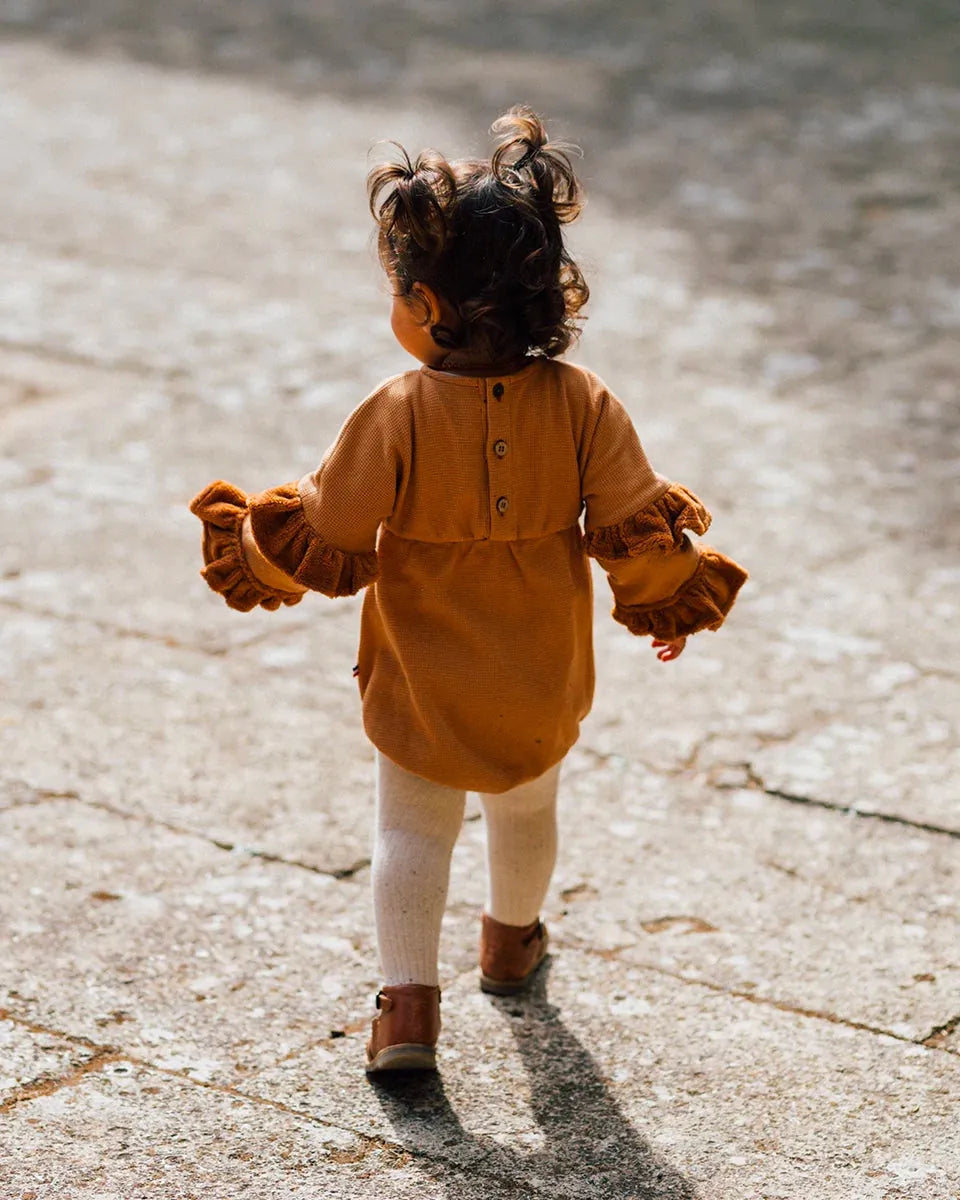 Epiko Barboteuse Barboteuse bébé nid d'abeille camel TULIPE Mode durable made in france et europe